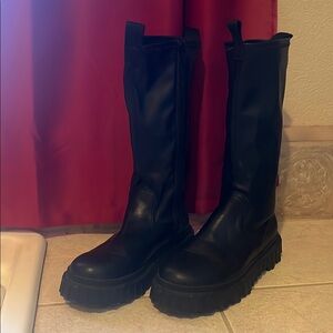 ZARA Black Women's Boots 37 or 6.5
13 in from heel to calf edge heigth.